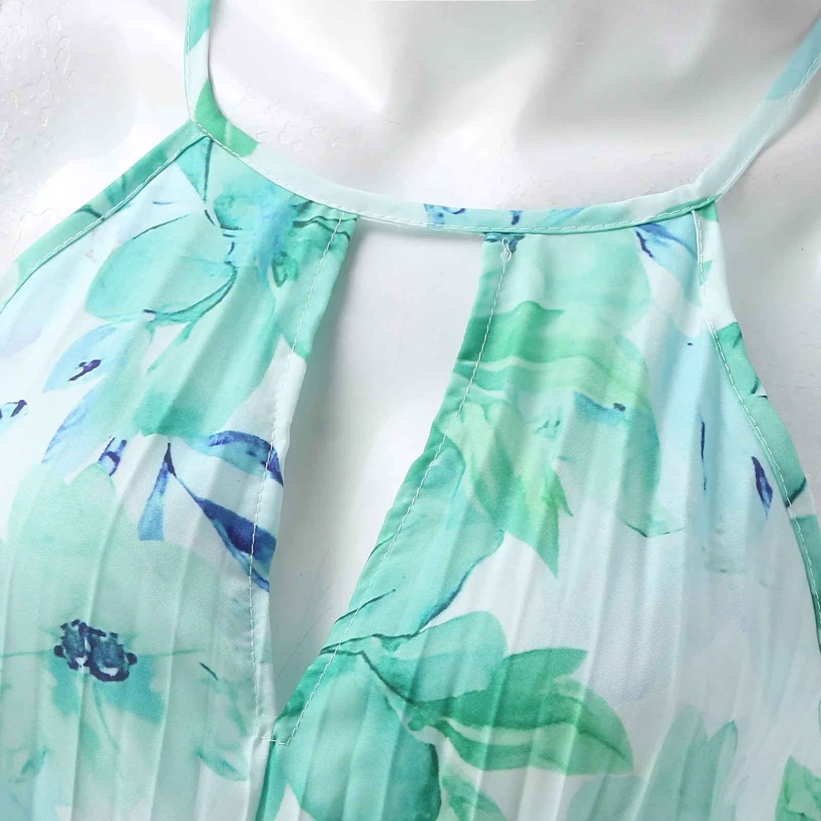 Chloé | Robe Asymétrique Fleurie à Col Halter