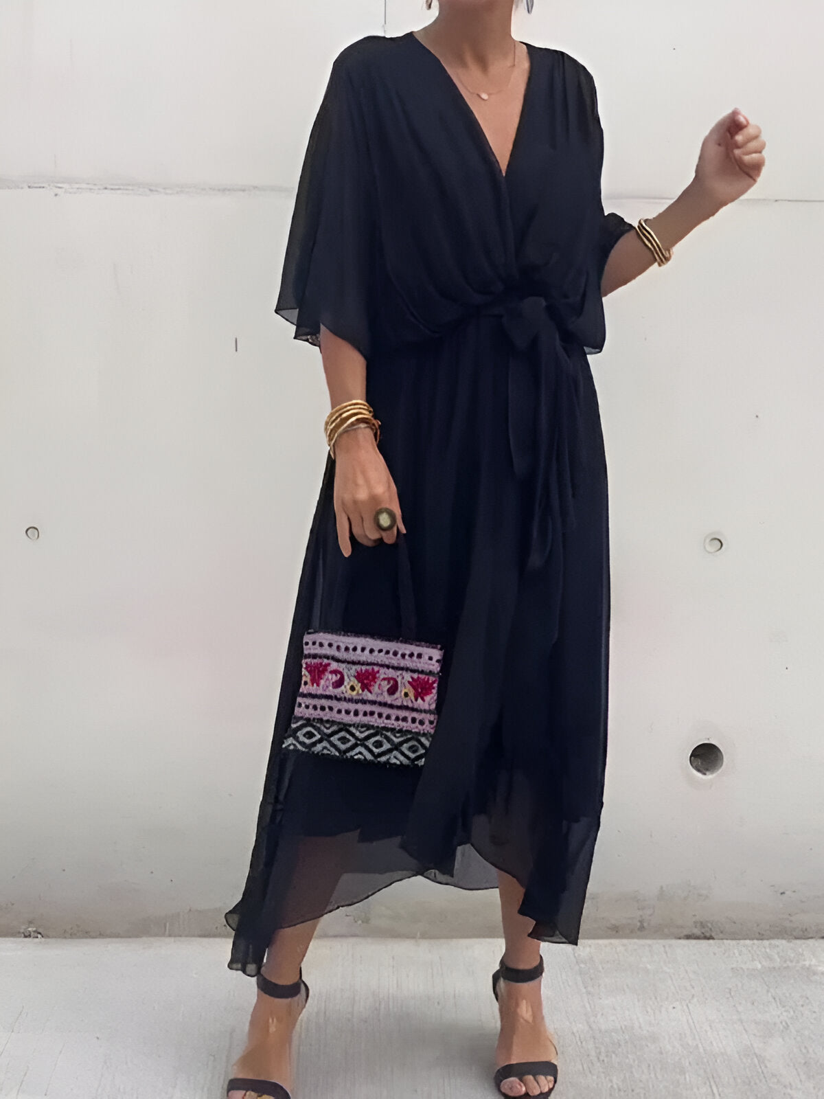 Monica™ | Robe Fluide avec Décolleté en V Élégant
