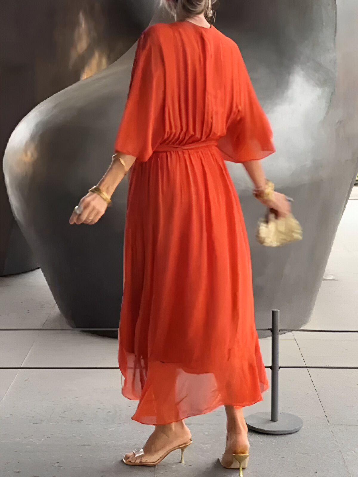 Monica™ | Robe Fluide avec Décolleté en V Élégant